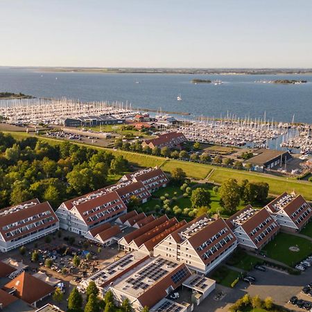 Summio Parc Aquadelta Hotel Броунисе Екстериор снимка