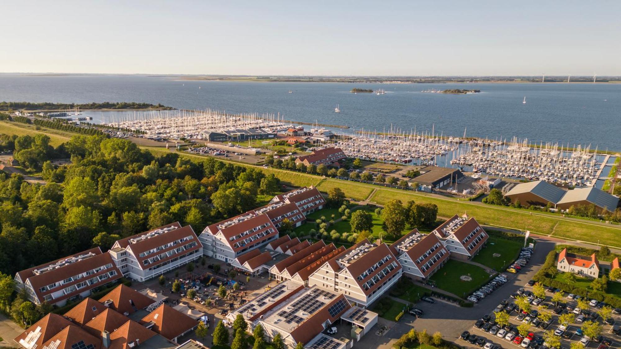 Summio Parc Aquadelta Hotel Броунисе Екстериор снимка